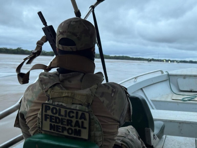 PF prende homem em flagrante por contrabando de combustível em Guajará-Mirim/RO