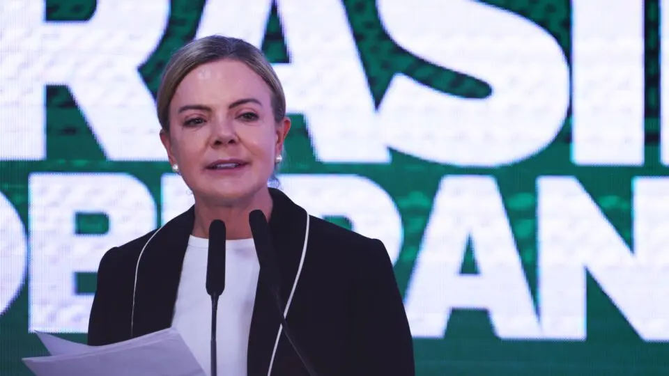 Gleisi rebate Tarcísio e diz que soberania não é presente para Trump