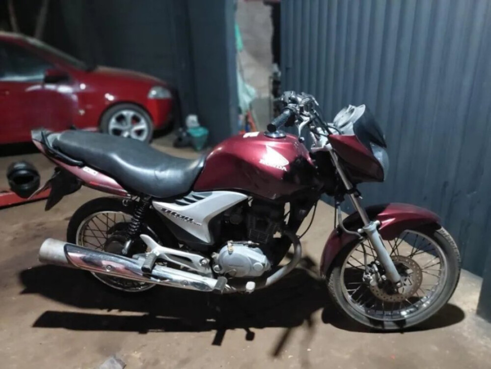 Moto furtada em Espigão D’Oeste é recuperada pela PM em Cacoal