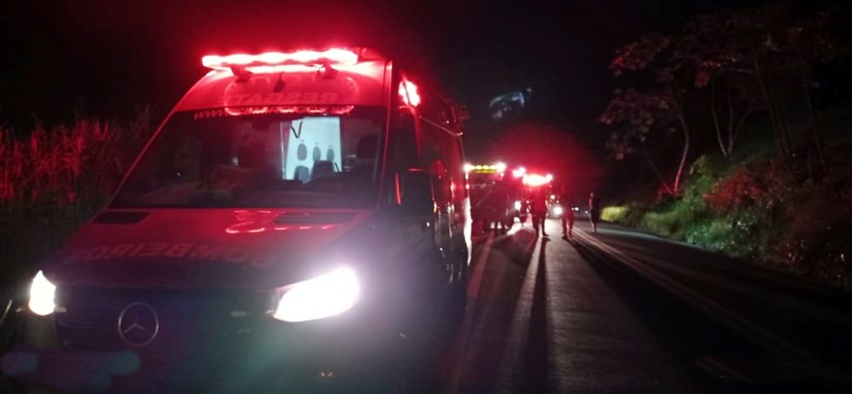 Vítimas de acidente na BR-364, no Paca Assada, foram resgatadas das ferragens com vida