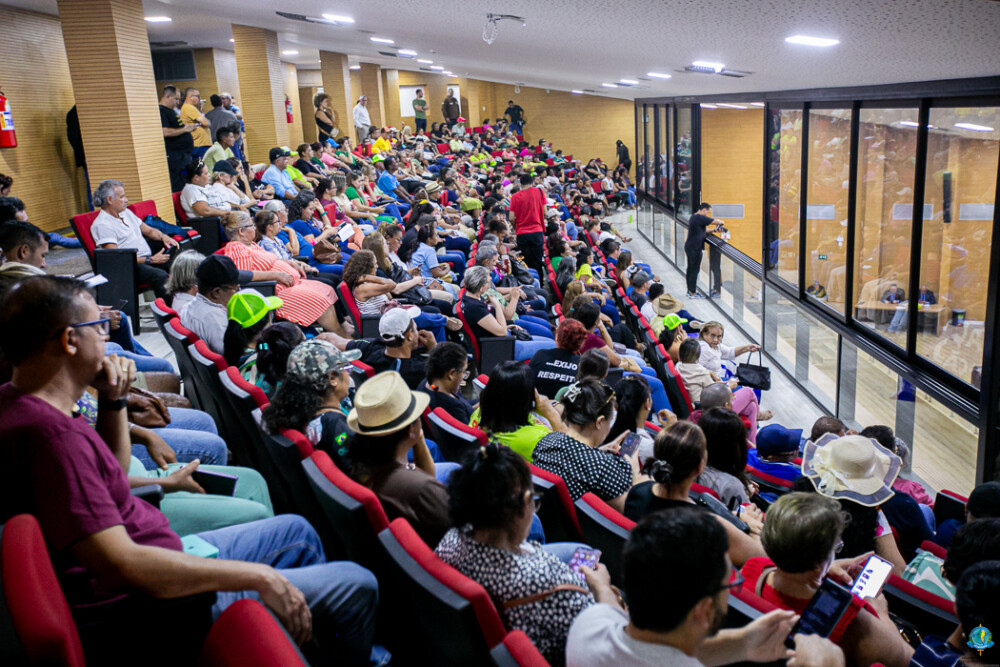 Deputados recebem servidores da educação durante comissão geral na Alero