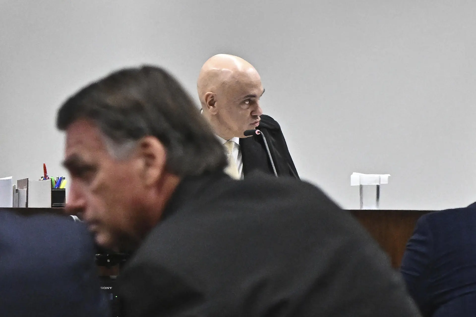 Investida da PF expõe atrito entre Bolsonaro, aliados e centro-direita e desafia articulações para 2026