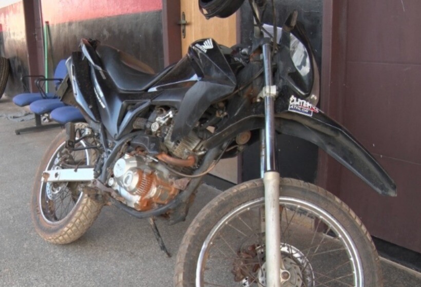 Patrulha rural recupera motocicleta furtada em área de mata