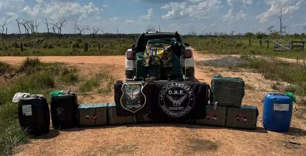 Polícia apreende quase 500 kg de cocaína e skunk em pista de pouso clandestina em RO