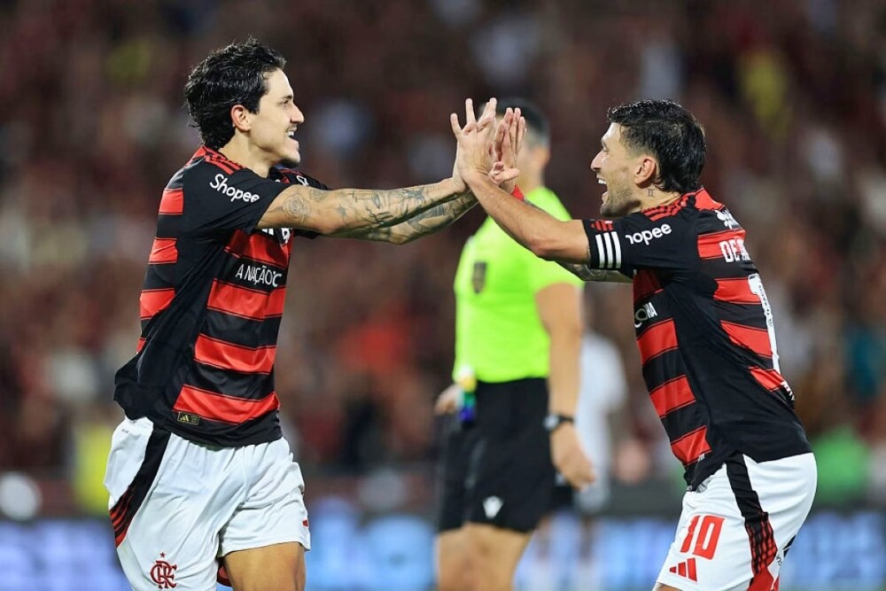 No Maracanã, Flamengo aplica goleada histórica contra o Vitória