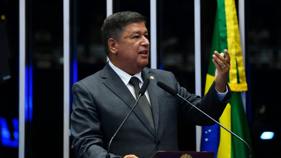 Presidente de CPI ameaça suspender acesso de jornalista que fotografar tela de celular