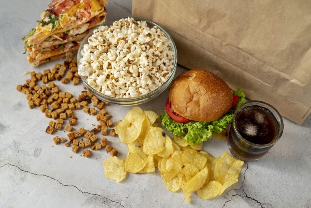 Ultraprocessados podem causar dependência semelhante ao uso de drogas, alegam pesquisadores