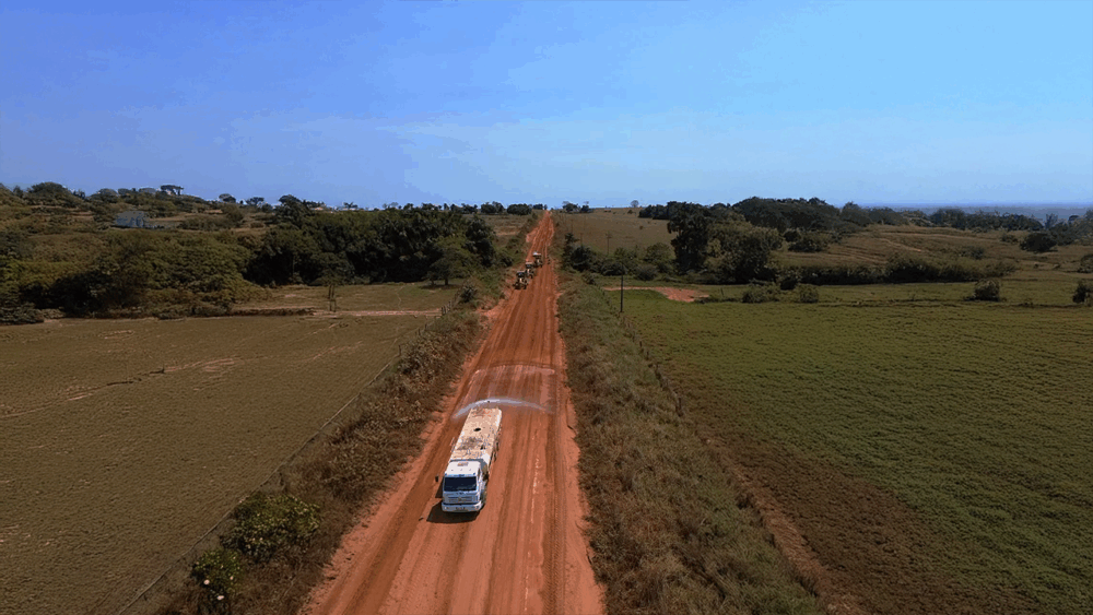 Duas frentes de serviço avançam na manutenção de 180 km da RO-420, de Nova Mamoré a Buritis