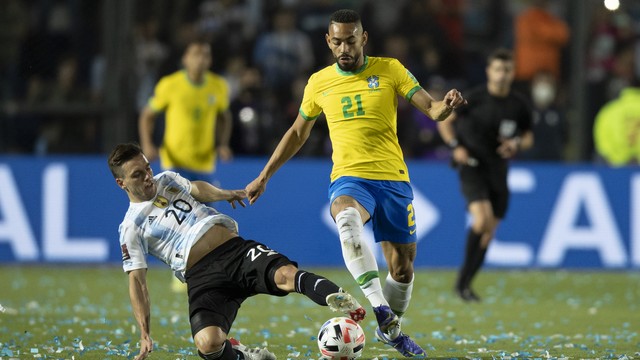 Em clássico brigado e polêmico, Argentina e Brasil ficam no zero a zero