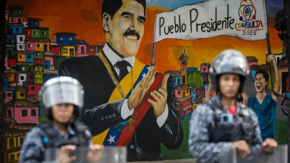 Regime de Maduro impõe recrutamento forçado de pessoas carentes para a milícia da Venezuela