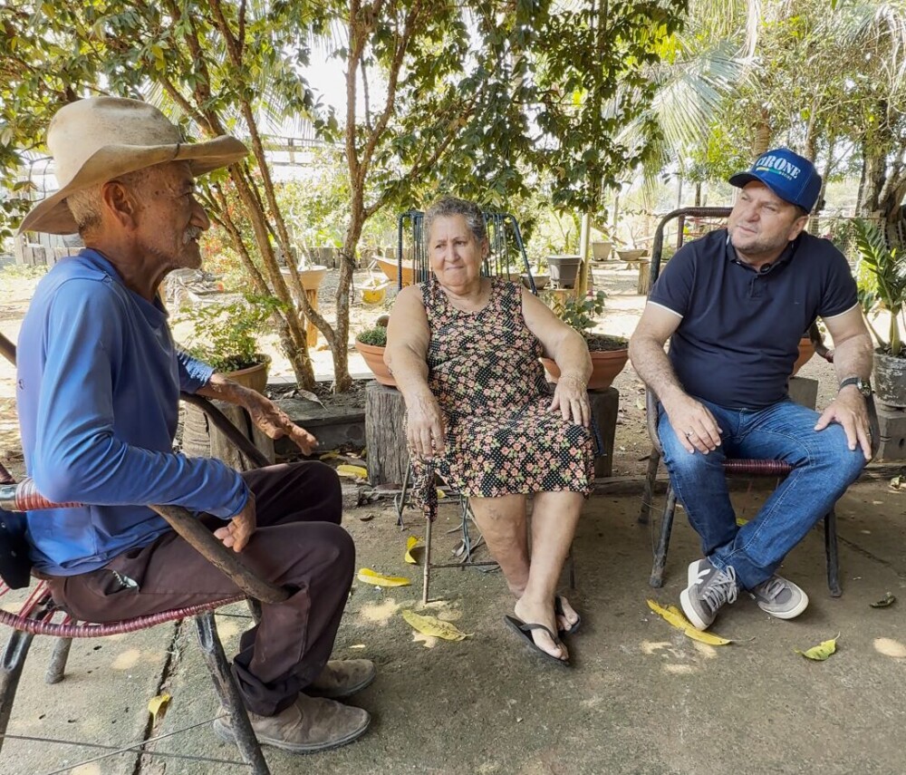 Candeias do Jamari: Agricultores satisfeitos com apoio de Cirone