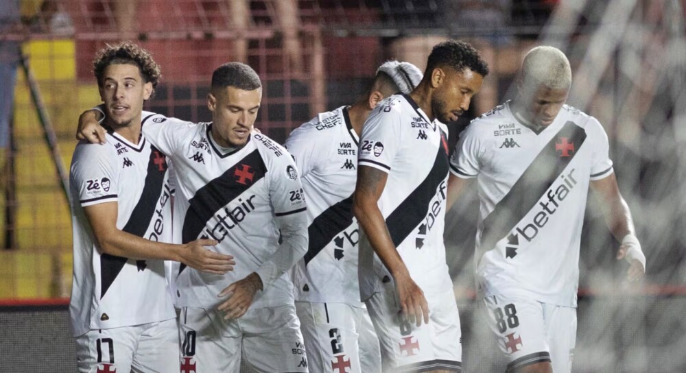 Vasco derrota o Sport na Ilha do Retiro e deixa a zona de rebaixamento