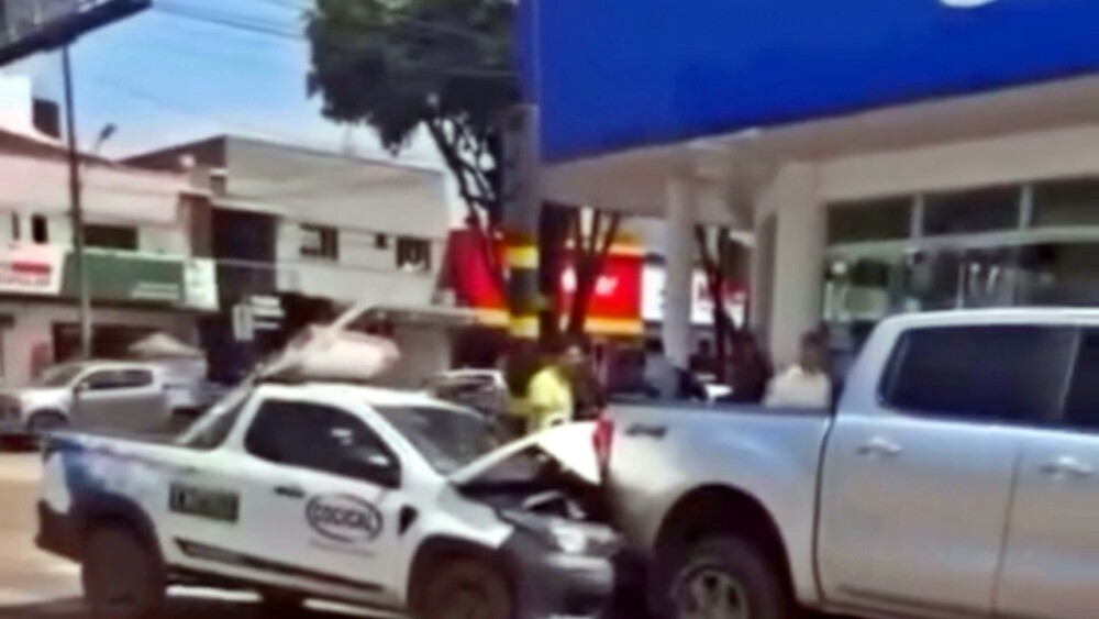 Quatro veículos colidem na avenida 2 de Junho em Cacoal, RO