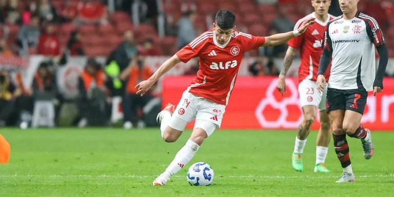 Inter fecha janela com mais saídas e encara reta final do Brasileirão enfraquecido