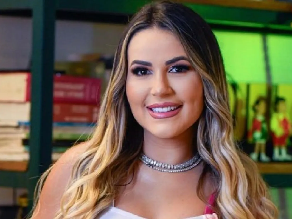 Deolane Bezerra faz desabafo um ano após prisão: “Manchou minha honra”