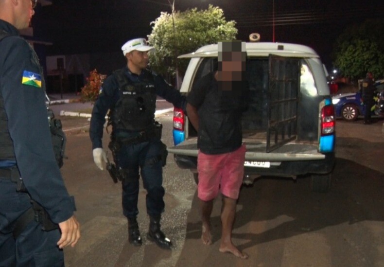 Homem em surto psicótico invade residência em Cacoal e é preso