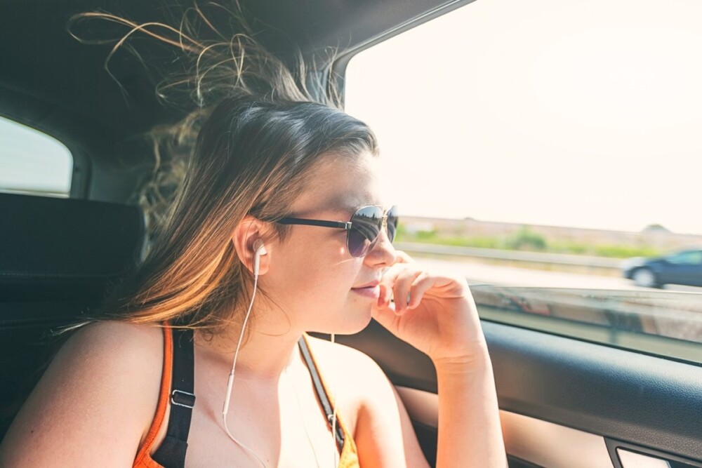 Um tipo de música pode aliviar o enjoo durante viagens de carro