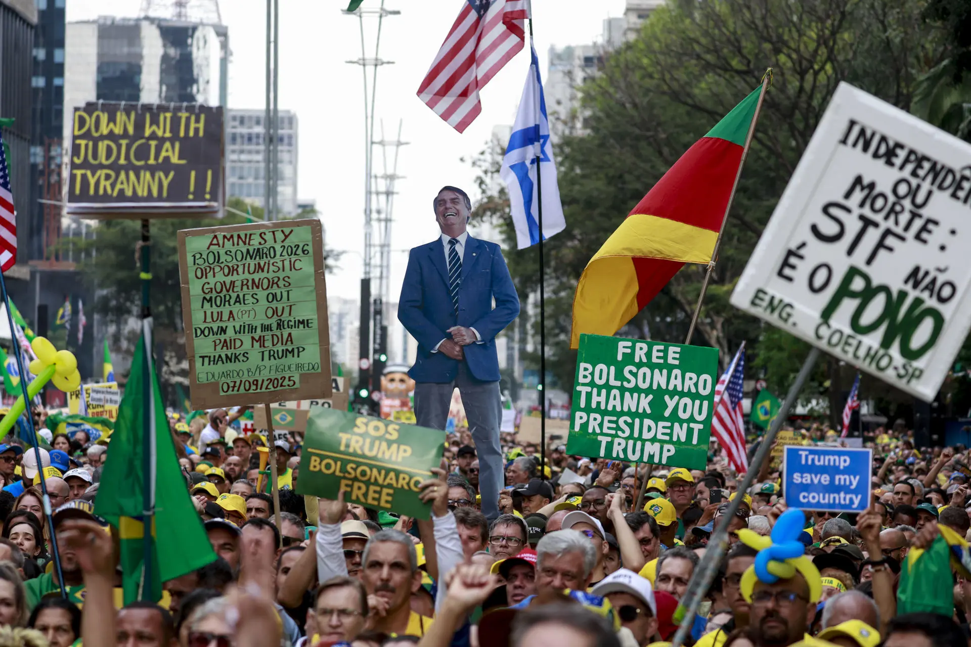 Após reunir milhares de manifestantes, direita reforça apelo pela anistia em meio ao julgamento de Bolsonaro