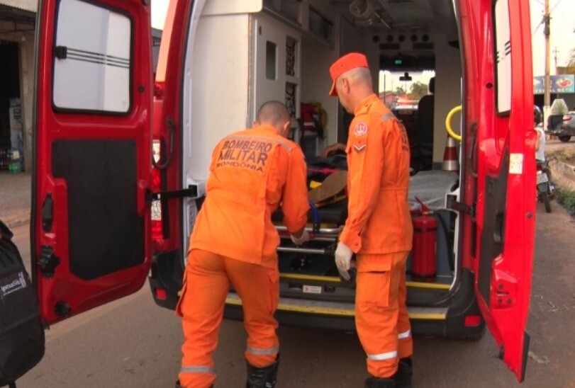 Impacto violento entre moto e carro deixa motociclista ferido na Rodovia do Café