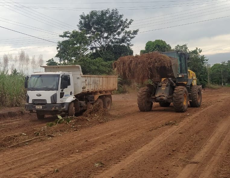 Secretaria de Obras de Alvorada, RO está limpando a cidade e pede colaboração da população