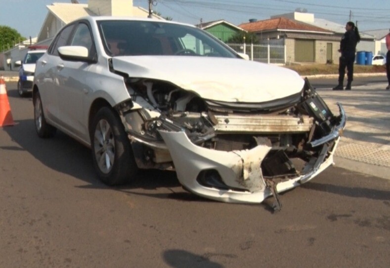 Capotamento na avenida Nações Unidas assusta moradores em Cacoal