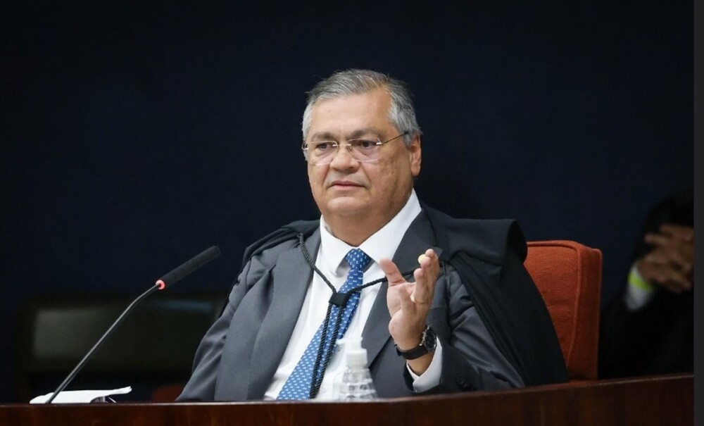 Dino acompanha Moraes e vota por condenação de Bolsonaro e aliados