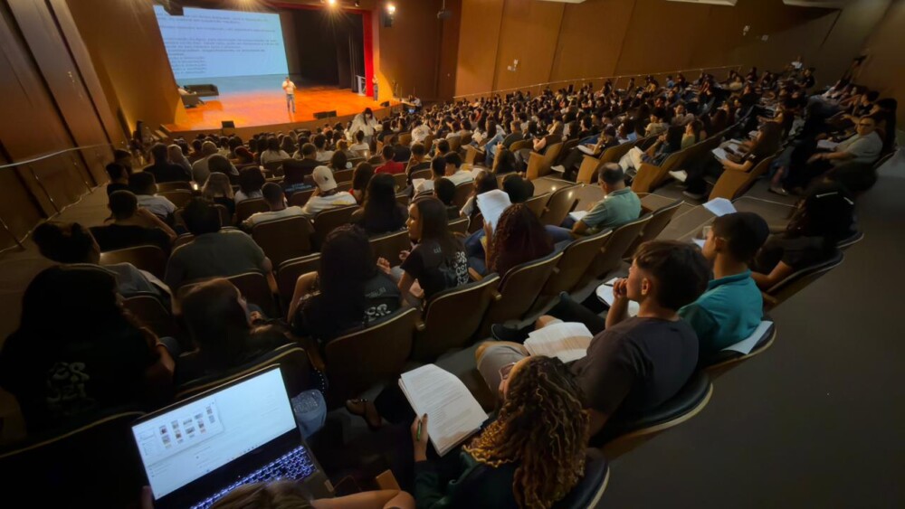Alex Redano comemora sucesso do aulão Acelero Enem 2025 em Ariquemes