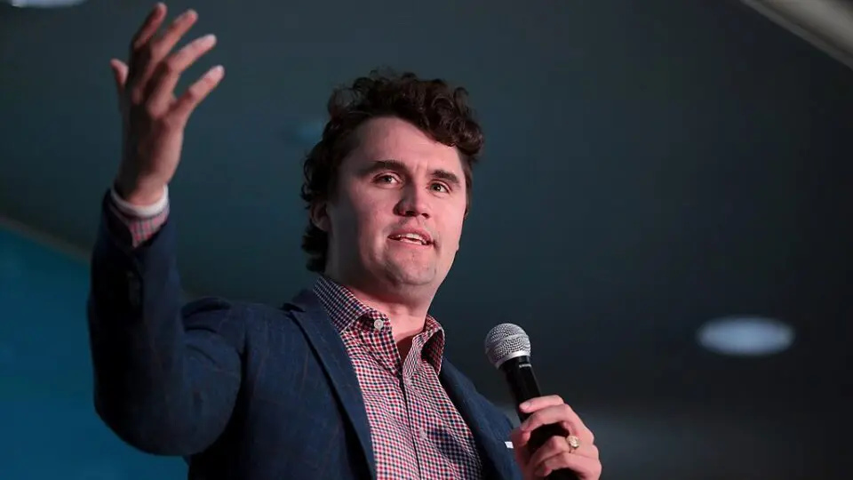 Morre Charlie Kirk, aliado de Trump baleado durante palestra em universidade dos EUA