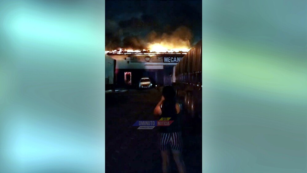 Incêndio em mecânica mobiliza bombeiros e assusta motoristas na BR-364, em Ji-Paraná