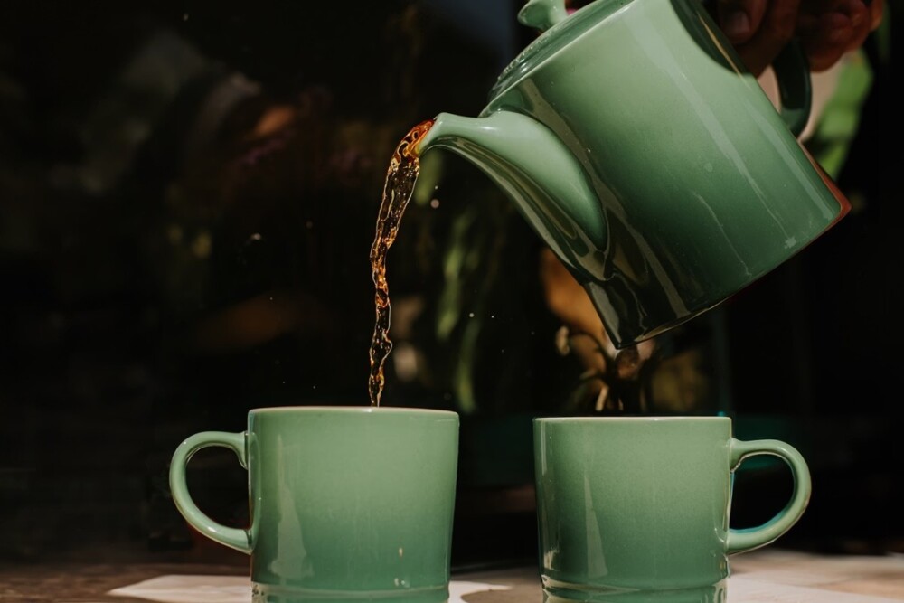 Chá anti-inflamatório ajuda a aliviar gastrite e dores articulares