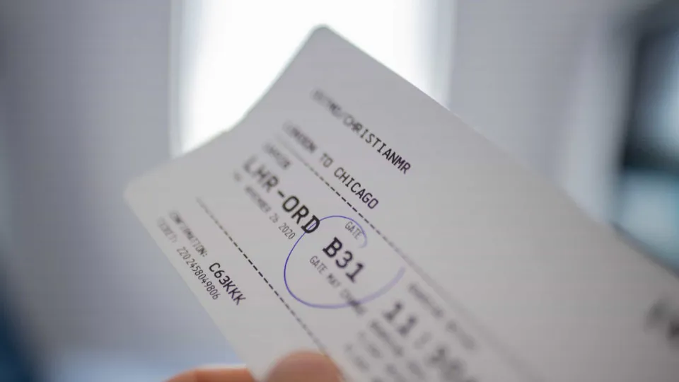 Passagem aérea, alimentos e gasolina puxam deflação ao consumidor no IGP-10 de setembro