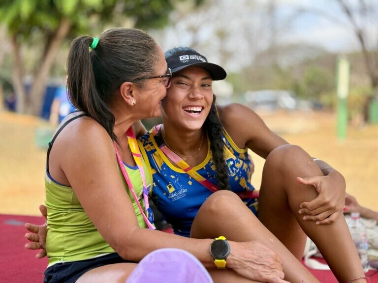 Estudante de Rondônia disputa vôlei de praia nos Jogos da Juventude 2025 sob comando da mãe-técnica