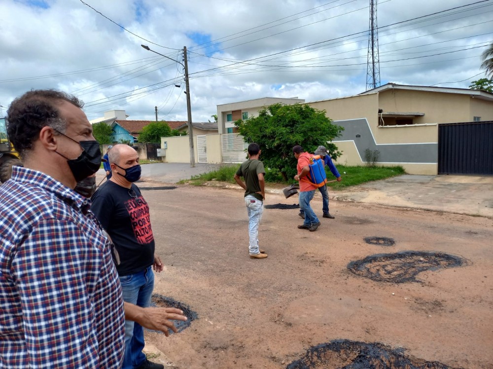 Prefeitura de Alvorada d’Oeste, RO aplica 100 toneladas de massa asfáltica em vias urbanas