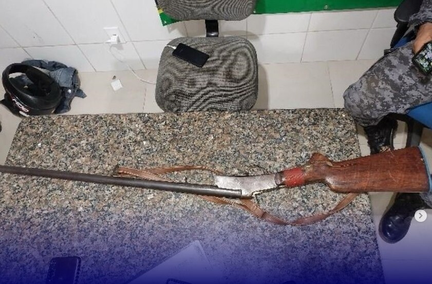 PM recupera motocicleta furtada e apreende arma de fogo em ação no bairro Village do Sol em Cacoal