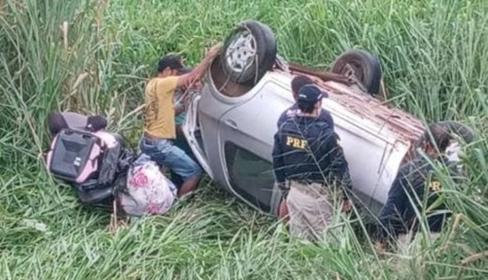 Família sofre acidente na curva da noiva, em Jaru, RO neste domingo