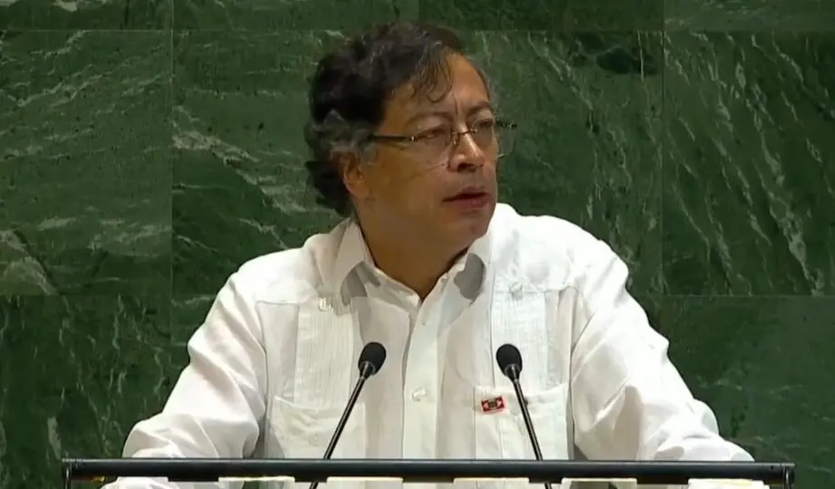 Petro critica Trump e pede processo penal contra ataques dos EUA no Caribe