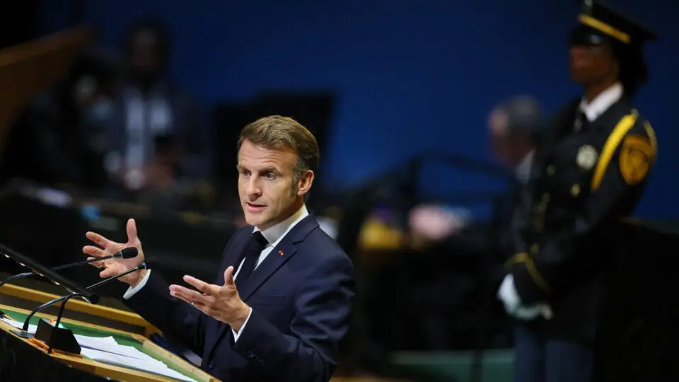 França cobra da Otan resposta mais dura à Rússia, mas descarta confronto direto