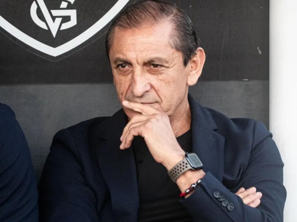 Internacional planeja contratar jatinho para acelerar chegada de Ramón Díaz