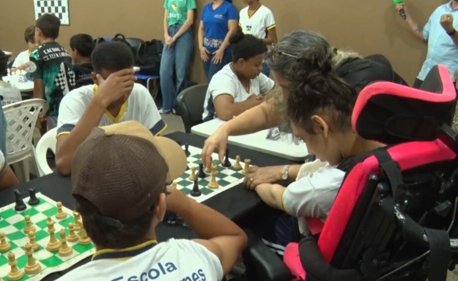 Mentes em jogo: O xadrez como ponte de inclusão no Colégio Carlos Gomes
