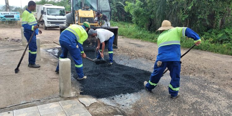 Prefeitura de Jaru realiza manutenção de ruas pavimentadas no distrito de Tarilândia