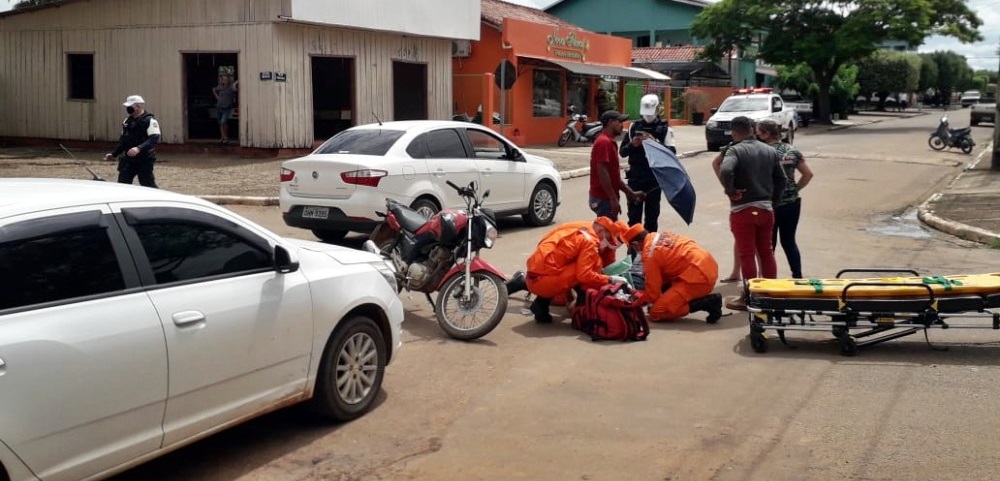 Acidente com motociclista na esquina da avenida Brasil, com rua Paraná, no setor 05, intensifica alerta sobre o trânsito de Jaru, RO
