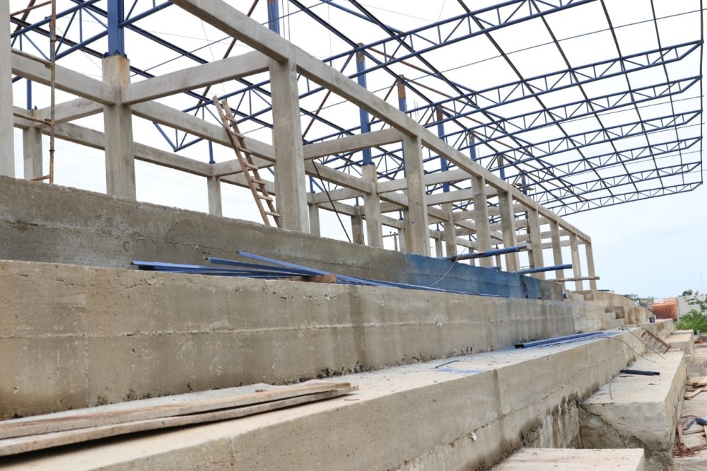 Obras da arquibancada do Leal Chapelão avançam, recursos do Deputado Lucio Mosquini