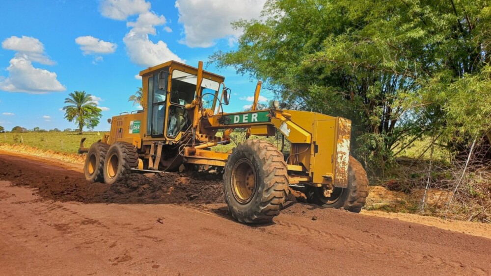 Manutenção em 6 km na RO-267 é executada pelo governo de RO, em Nova Brasilândia d’Oeste