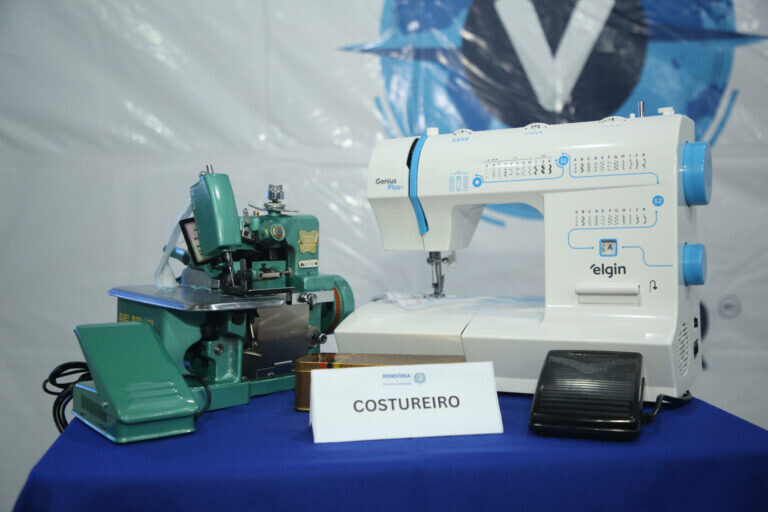 Entrega de kits profissionais do Programa Vencer marca nova etapa para alunos de Jaru