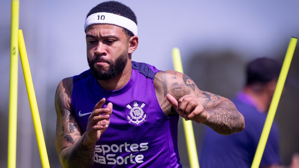 Enquanto trata lesão no Corinthians, Memphis Depay é convocado pela Holanda