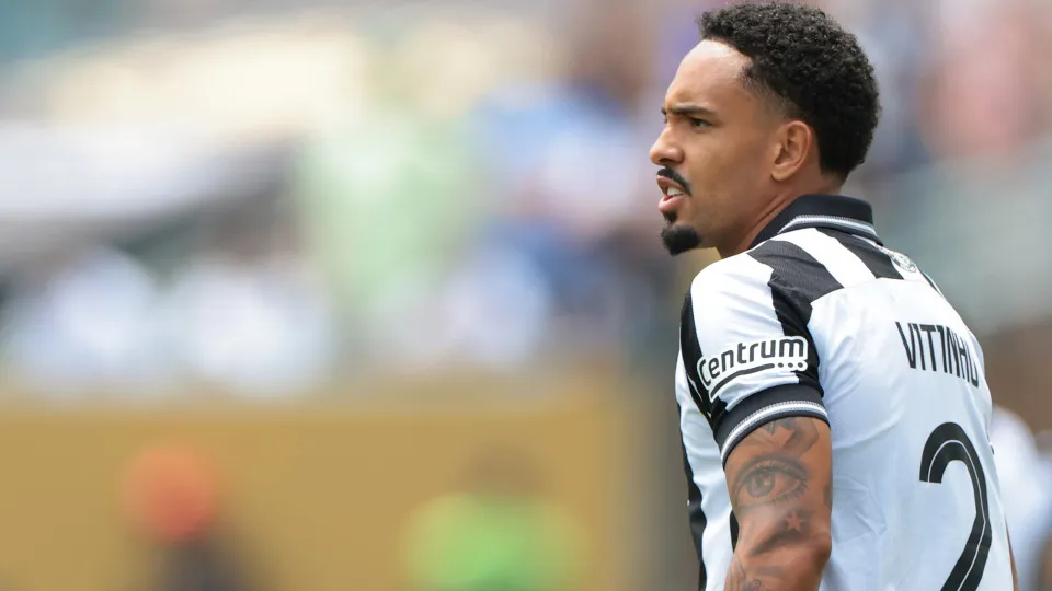 Lateral Vitinho é convocado para defender a seleção brasileira