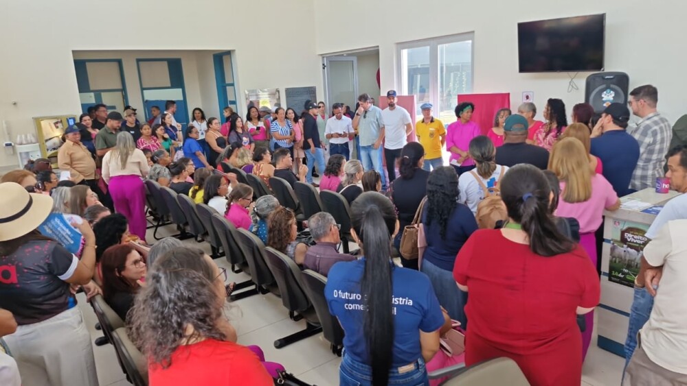 Sílvia Cristina destaca a exposição Histórias que Transformam Dor em Esperança, alusiva ao Outubro Rosa