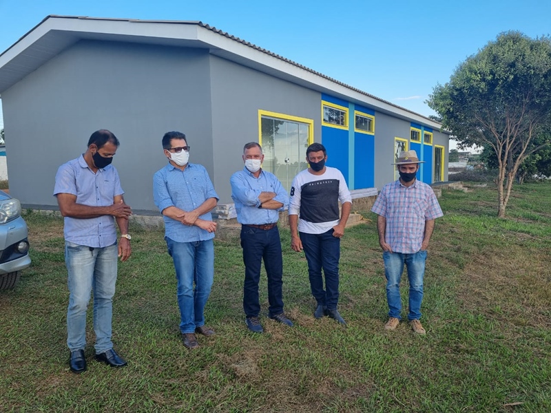 Deputado Federal Lucio Mosquini destina caminhão Pipa e anuncia construção do trevo de Colorado