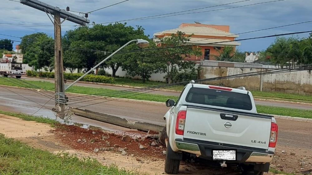 Colisões com postes de energia dobram em setembro em Rondônia: aumento de 108% em relação à média do ano
