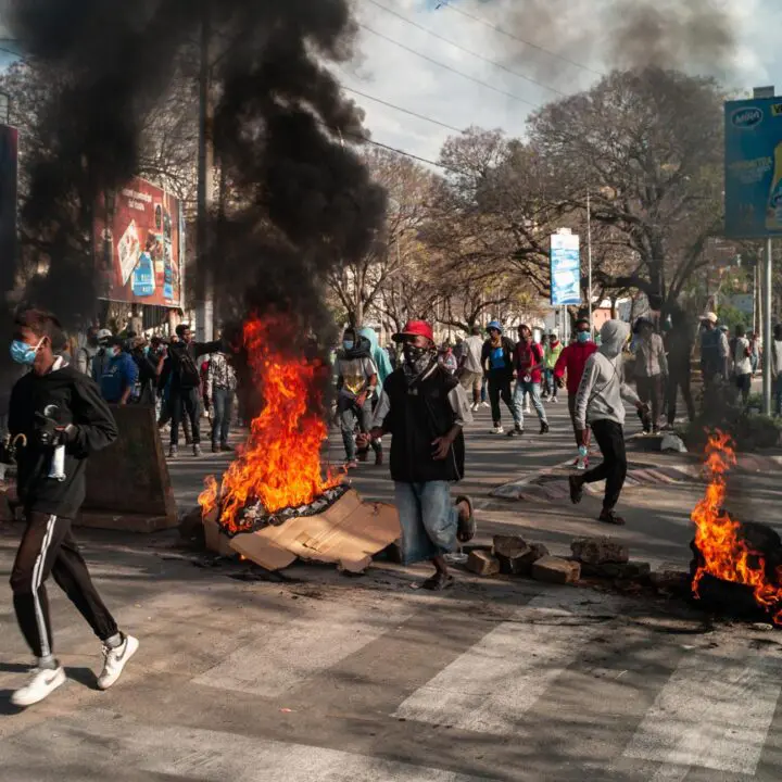 Jovens de Madagascar lideram revolta contra autoritarismo e corrupção em governo de centro-esquerda